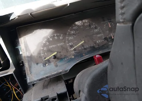 1998 Chevrolet C1500 Fleetside из США, поврежденный, VIN 2GCEC19R5W1219361